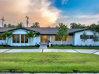 Exceptional Coral Ridge Ranch Residence