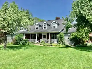 Gorgeous Home and Barn on Nine Acres