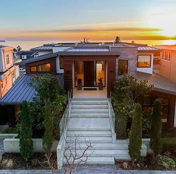 TIMELESS MODERN DESIGN WITH SPECTACULAR VIEWS