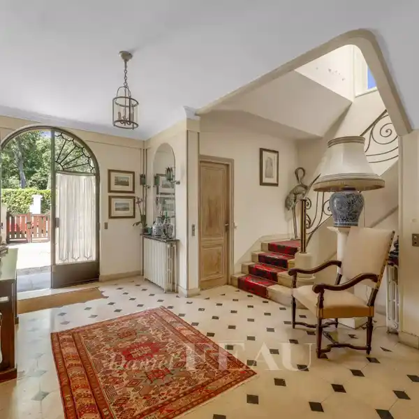 CHARACTER-FILLED HOME STEPS FROM PARC DES IBIS