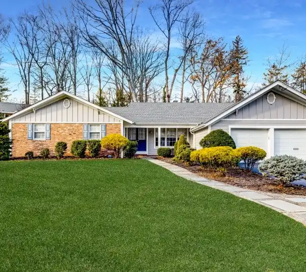 SPRAWLING RANCH ON A GORGEOUS LOT