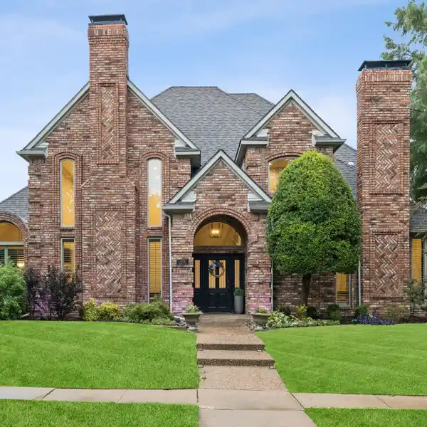 BEAUTIFULLY UPDATED HOME BLENDING STYLE AND COMFORT