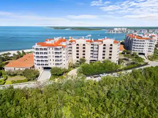 Exquisite Beachfront Condominium in Hideaway Beach