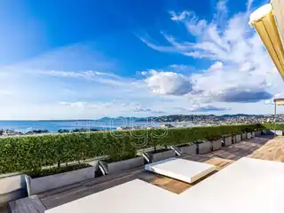Penthouse Apartment with Panoramic Sea Views