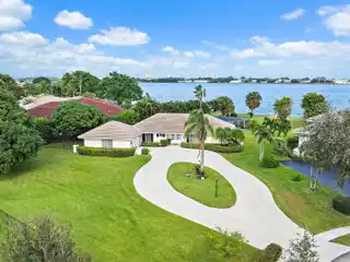 Totally Renovated Home Overlooking Lake Mangonia