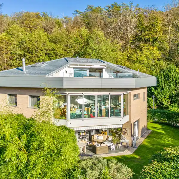 UNIQUE CONTEMPORARY RESIDENCE