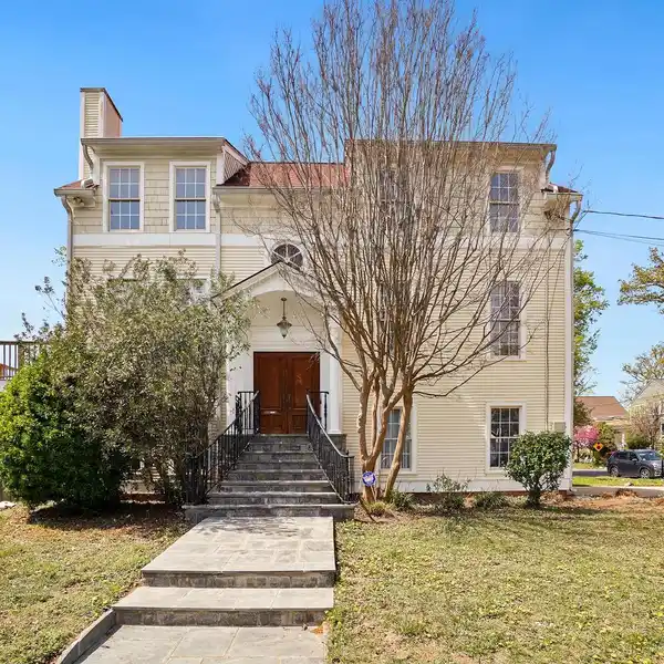 MOVE-IN READY HOME IN A DESIRED COMMUNITY