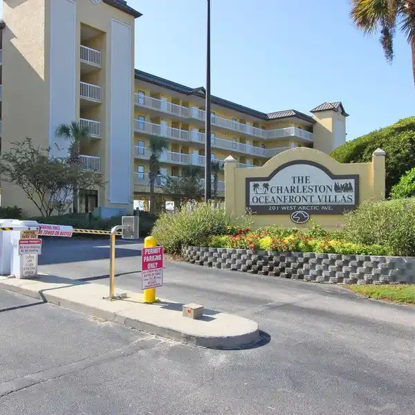 TOP-FLOOR OCEANFRONT VILLA WITH SWEEPING BEACH VIEWS