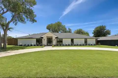 Stylish Comfort Meets Smart Functionality