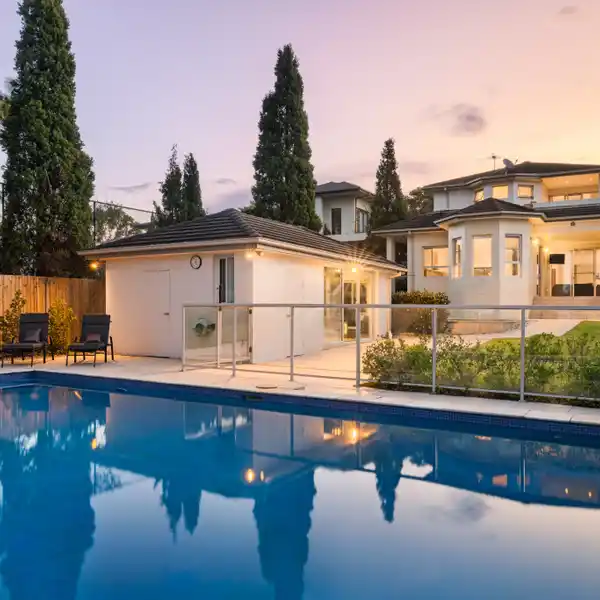 MASTER-BUILT GRAND FAMILY ENTERTAINER