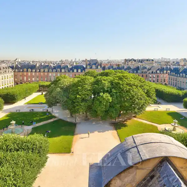 LOFT-STYLE APARTMENT WITH HUGE POTENTIAL