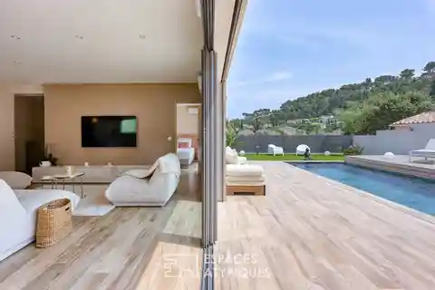 Stylish Family Villa in Quiet Coastal Setting
