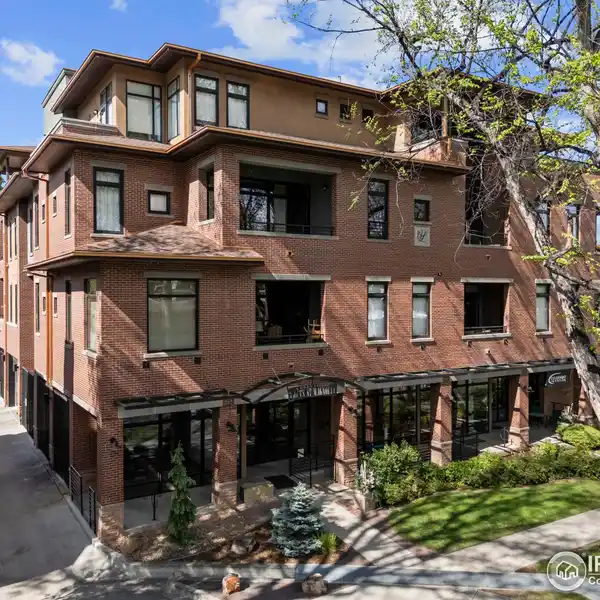 RARE TOP-FLOOR LOFT CONDO