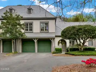 Beautifully Updated Pembroke Unit