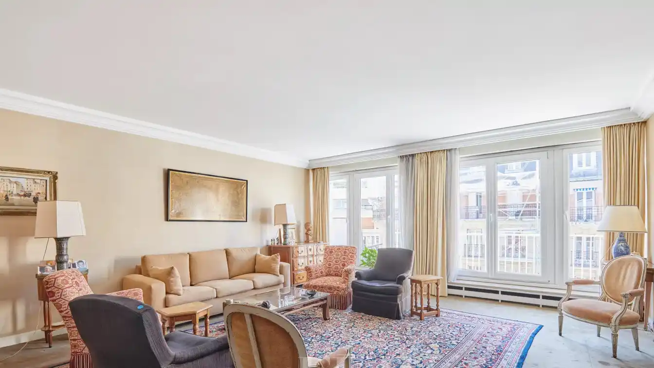 Charming Apartment with Long Balcony