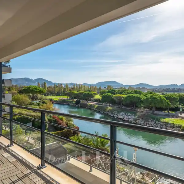 STYLISH RESIDENCE WITH PRIVATE TERRACES