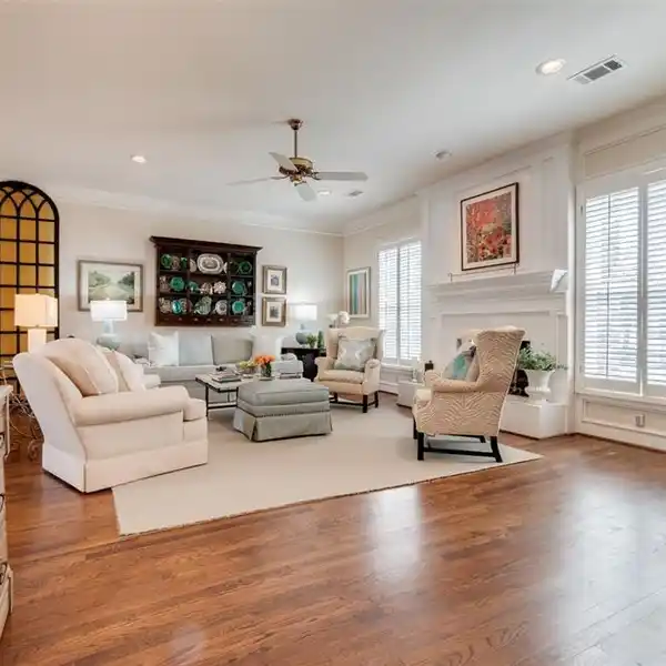 ELEGANT TOWNHOUSE IN A GREAT LOCATION