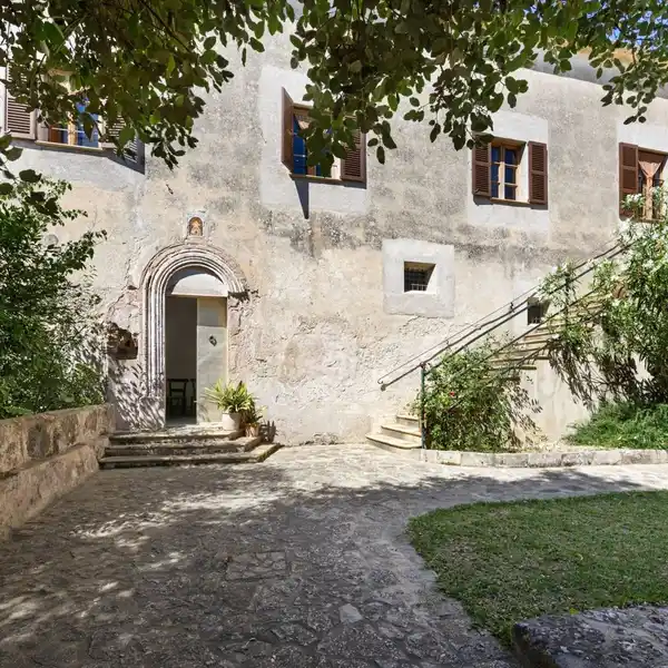 HISTORIC MANOR HOUSE