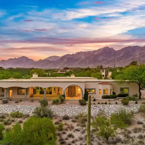 GRAND CATALINA FOOTHILLS ESTATE WITH STUNNING VIEWS