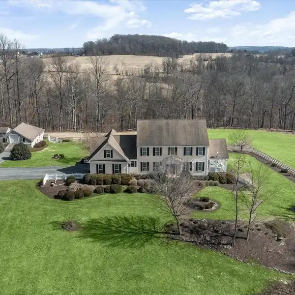 MAJESTIC SEVEN-PLUS-ACRE PROPERTY