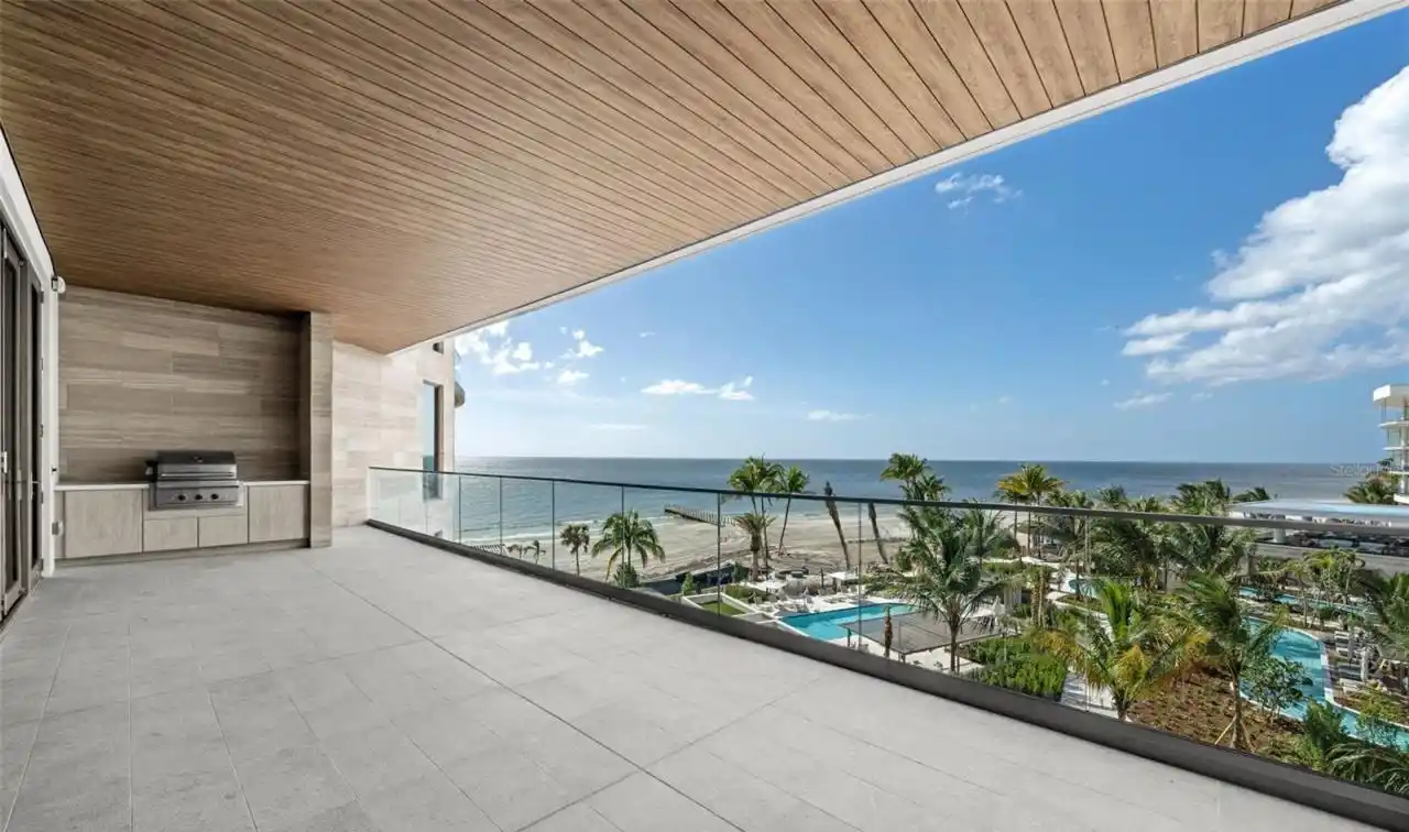 Exceptional Residence in the Armand Building