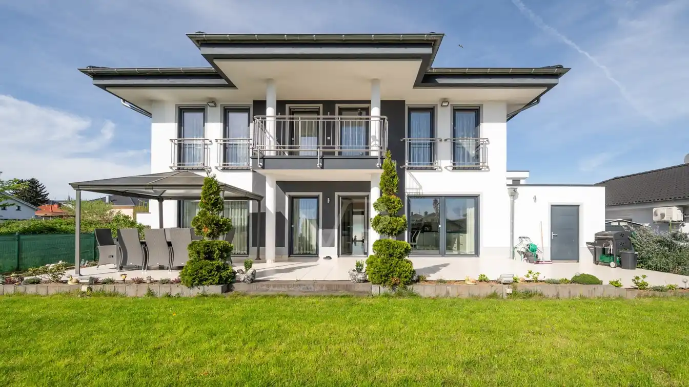 Spacious Upscale Five Bedroom Home