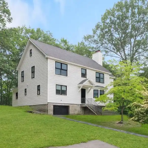 STUNNING BRAND-NEW CONSTRUCTION HOME