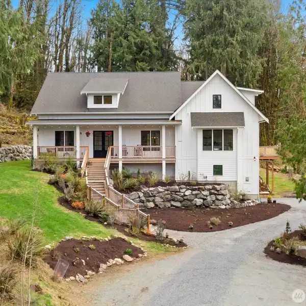 CUSTOM MODERN FARMHOUSE ON 6.8 ACRES