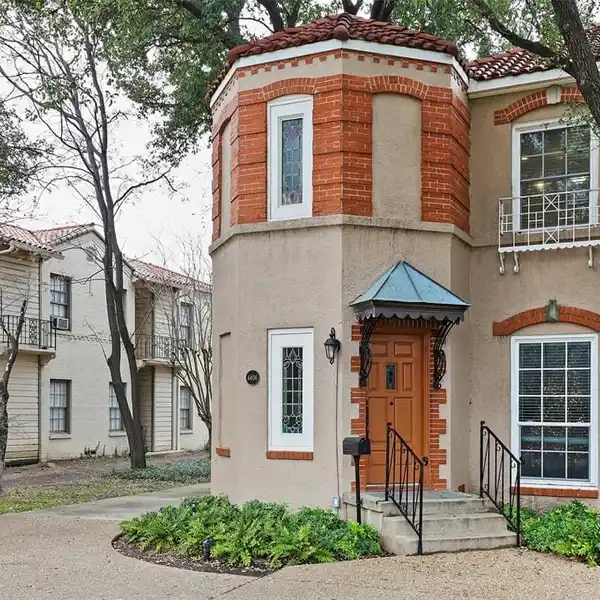 BEAUTIFULLY UPDATED FULL DUPLEX