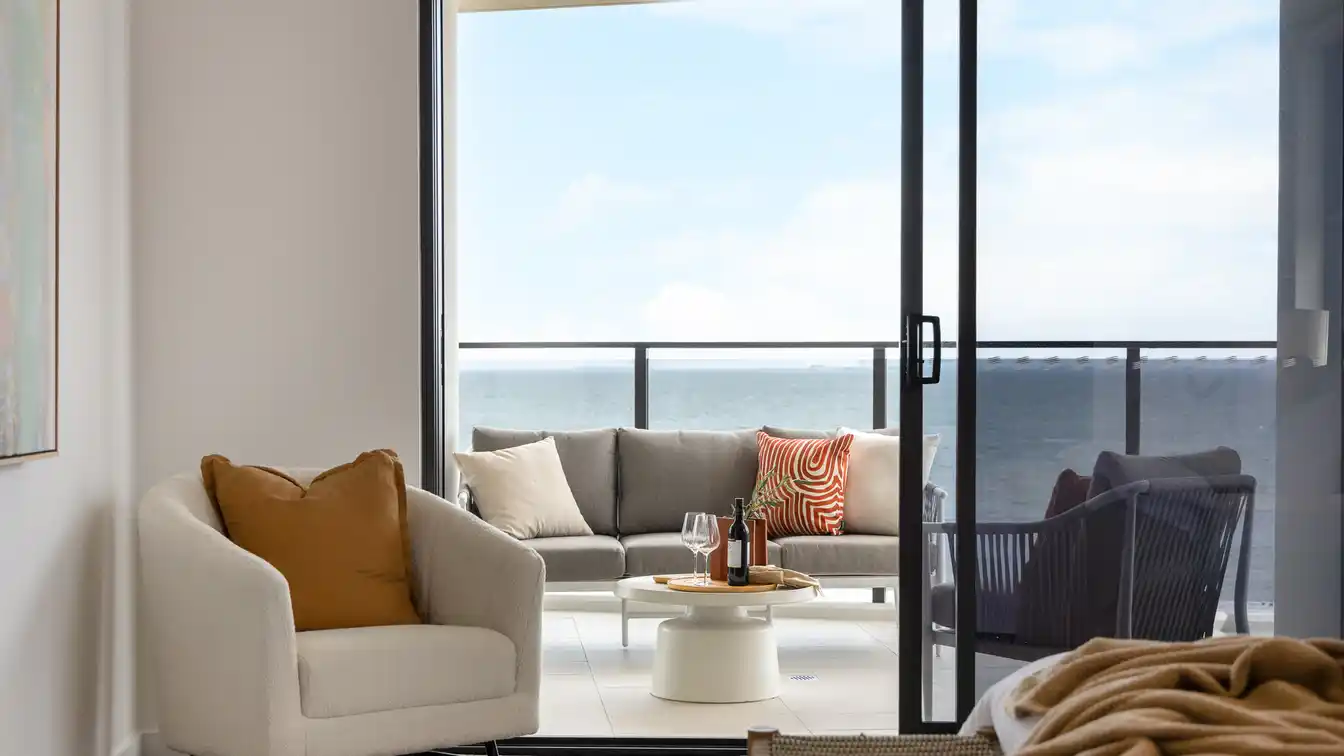 Luxurious Apartment Framed by Unimpeded Views