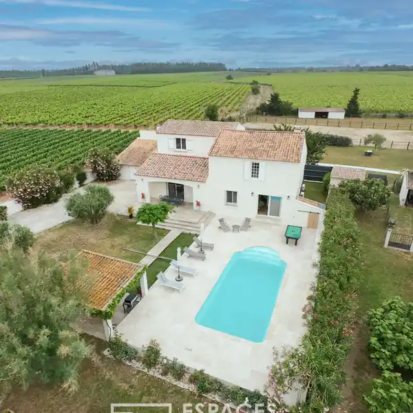 IDYLLIC ESTATE BETWEEN VINEYARDS, PONDS, AND NATURE