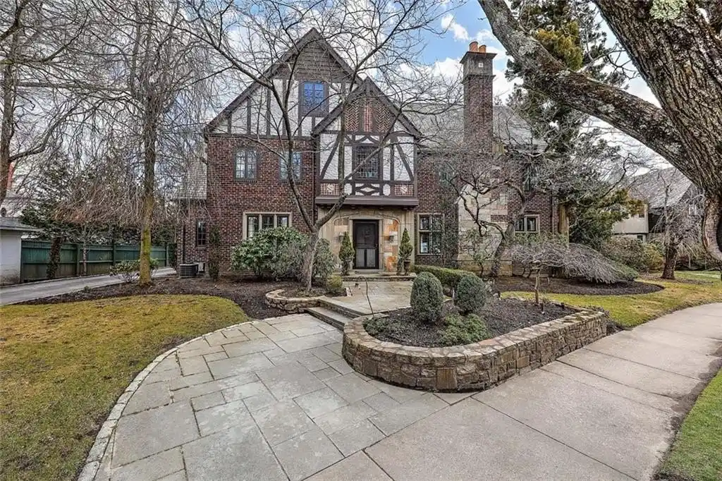 English Tudor on the Crescent of Upper Elmgrove