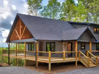 Craftsman Mountain Retreat with Scenic Views