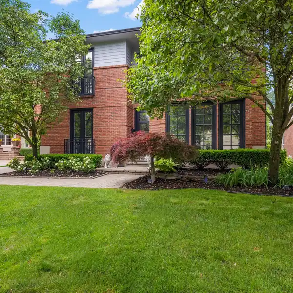 SOPHISTICATED LIVING ON SCENIC TREE-LINED STREET