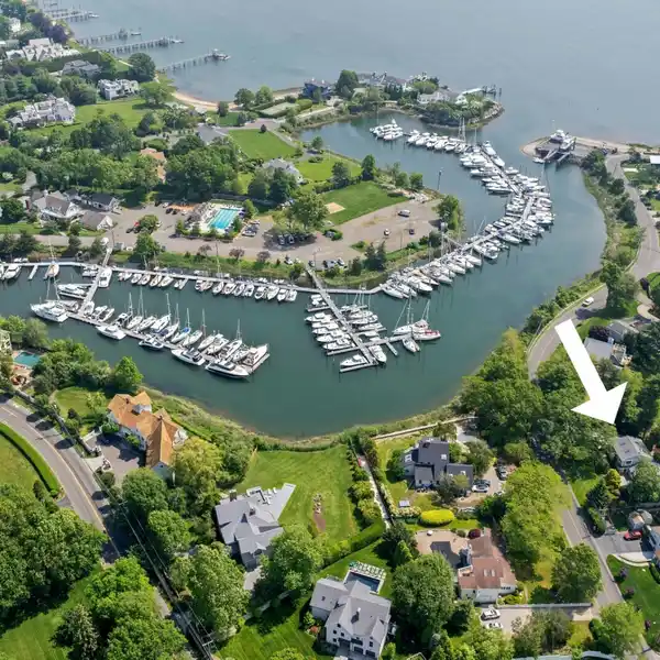 PRIVATE ESCAPE IN SAUGATUCK SHORES