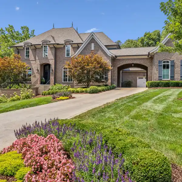 ESTATE HOME WITHIN THE GOVERNORS CLUB