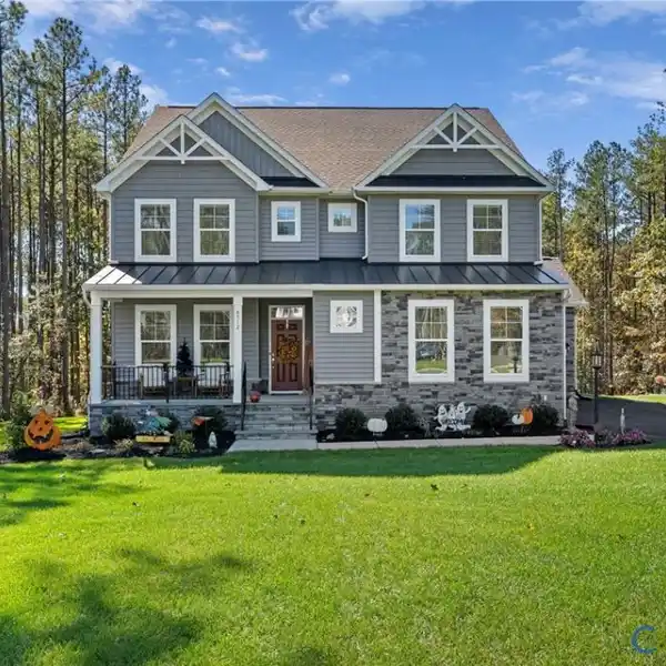 STUNNING FAMILY HOME IN CHESTERFIELD