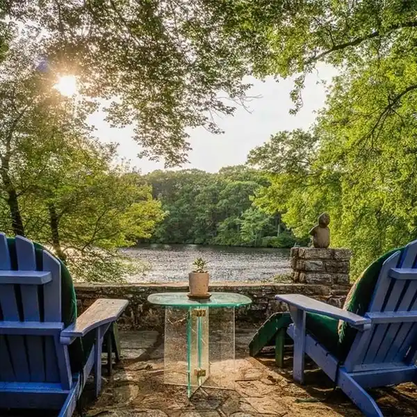EXCEPTIONAL WATERFRONT SPLIT RANCH HOME