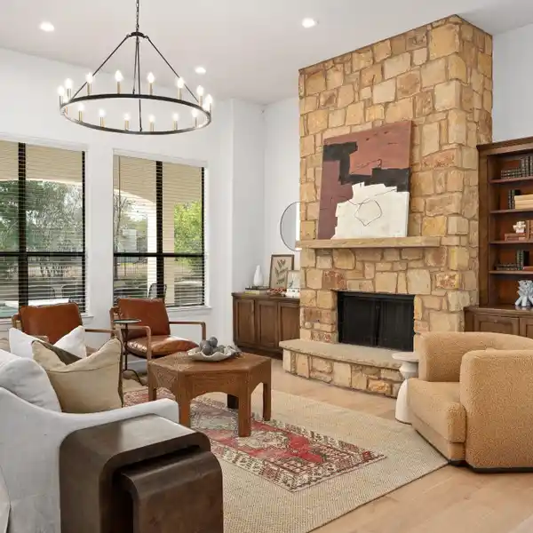 SOPHISTICATED SINGLE-STORY HOME MINUTES FROM LAKE AUSTIN