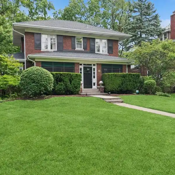 CENTRAL RIVER FOREST HOME ON A STATELY BLOCK