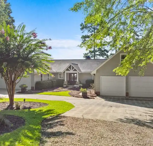 SPECTACULAR HOME ON LAKE OCONEE