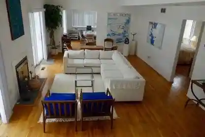 Bright Cul-de-sac Contemporary Home for Rent