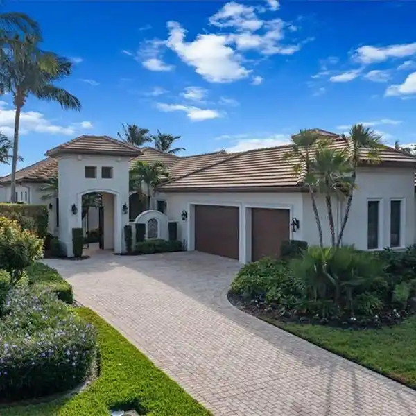 BEAUTIFULLY DETAILED HOME WITH IMMEDIATE GOLF MEMBERSHIP AVAILABLE