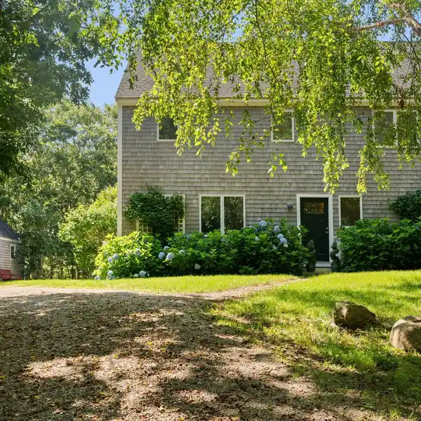 AN IDYLLIC MARTHA'S VINEYARD LIFESTYLE