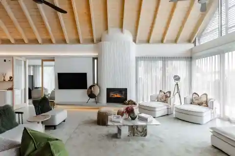 Beautiful Blend of Classic Comfort with Modern Features