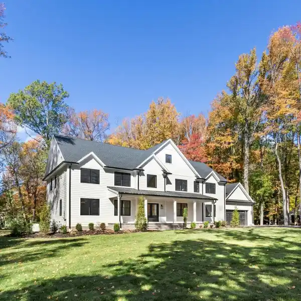 LUXURY RESIDENCE FEATURING DESIGNER LIGHTING AND MILLWORK