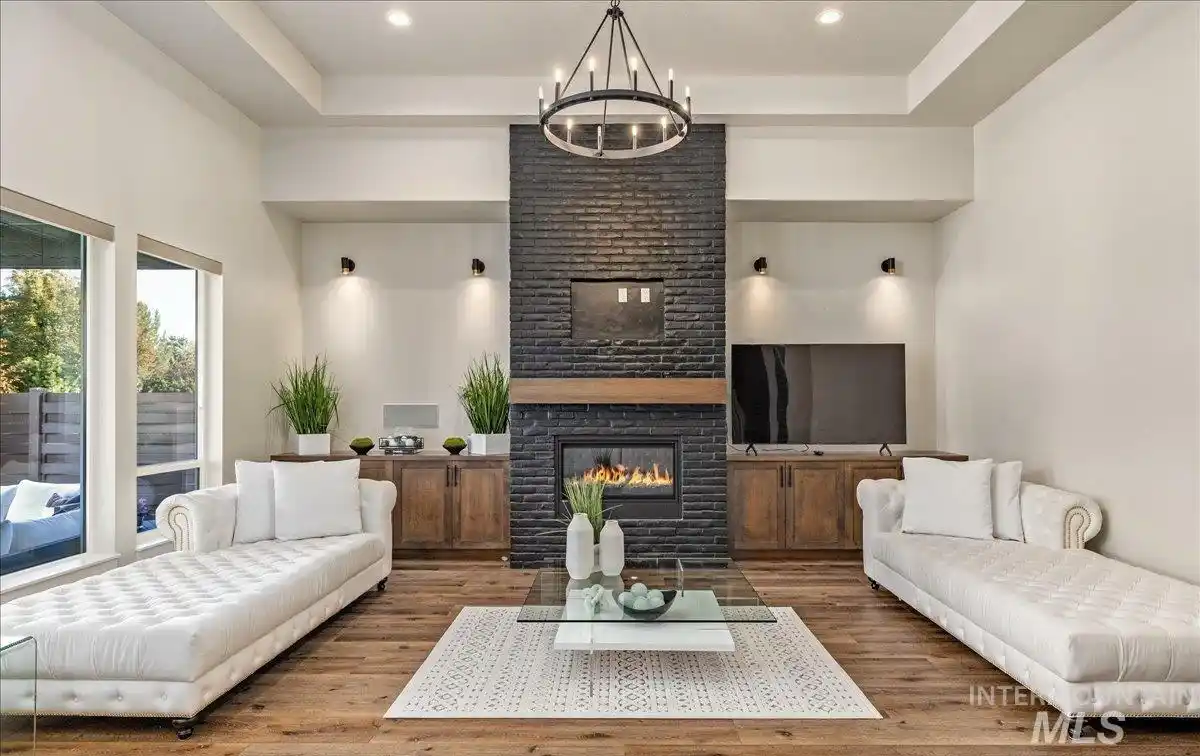 Custom Beauty in Spurwing Heights
