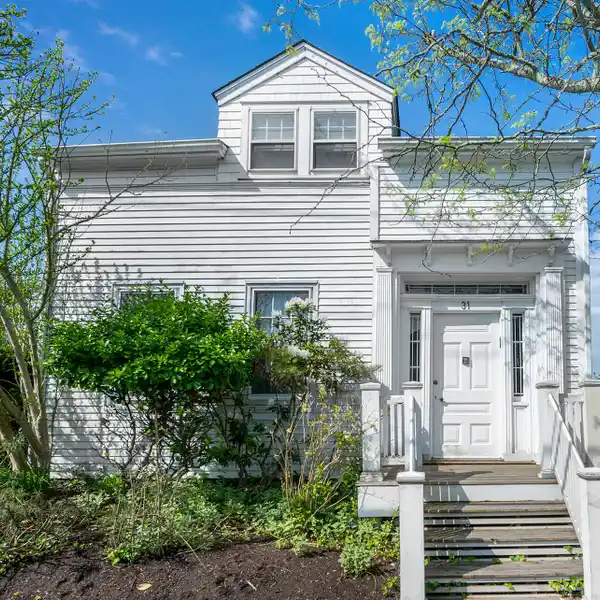 CAPTIVATING HAMPTONS COTTAGE IN THE CHARMING VILLAGE OF SAG HARBOR