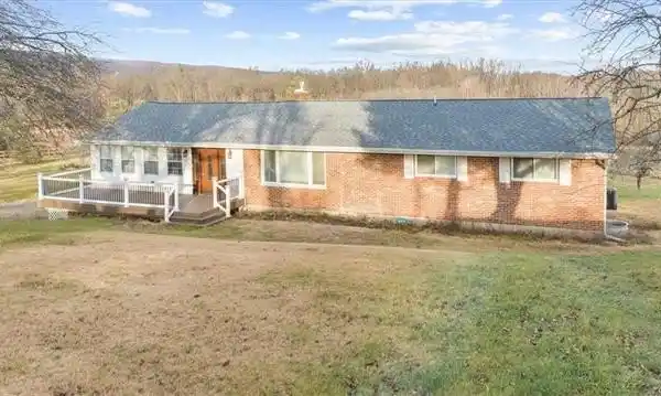 BEAUTIFULLY REMODELED RANCH HOME