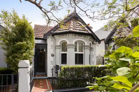 Victorian Elegance with Courtyard and Loft Retreat